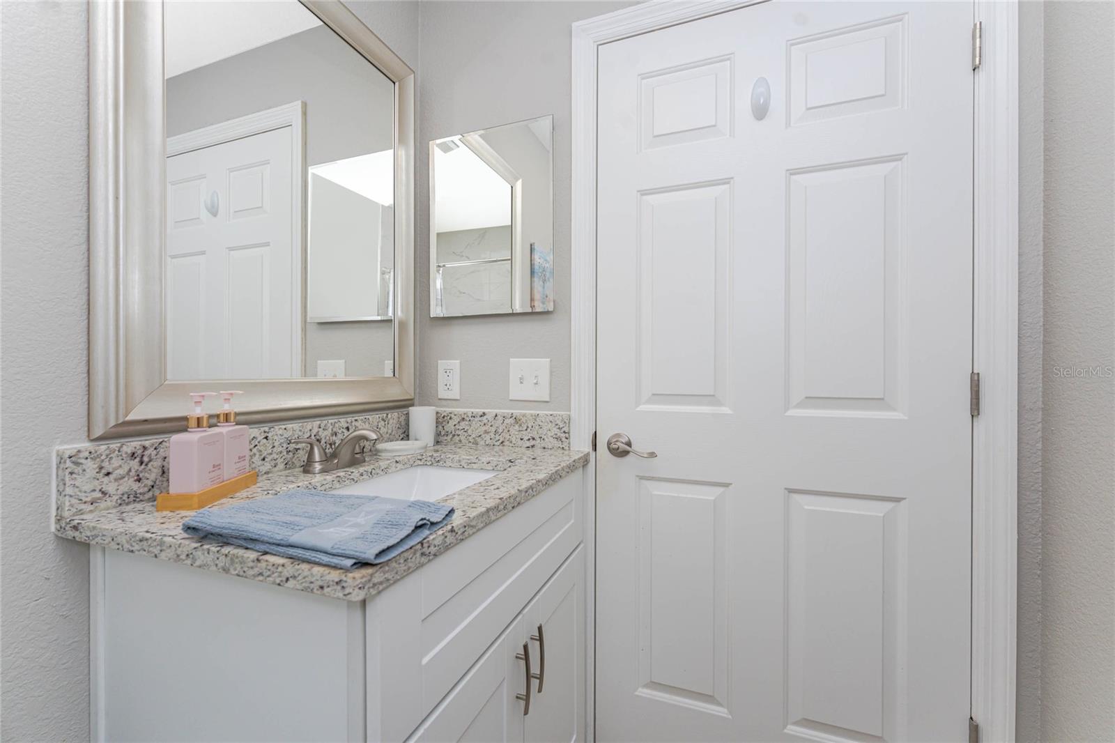 1091 LIVE OAK CIR #102, PORT CHARLOTTE, FL, 33948