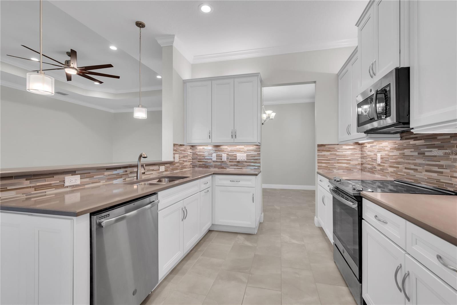 4948 GRAND BANKS DR, WIMAUMA, FL, 33598