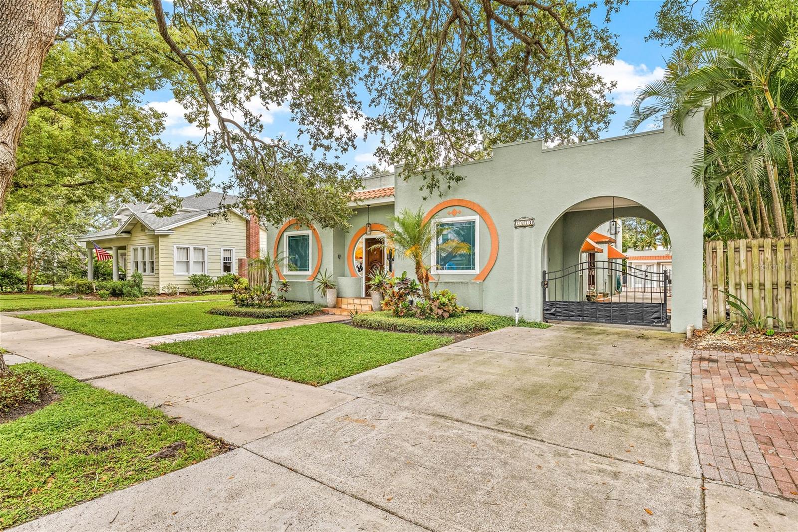 2434 W PROSPECT RD, TAMPA, FL, 33629