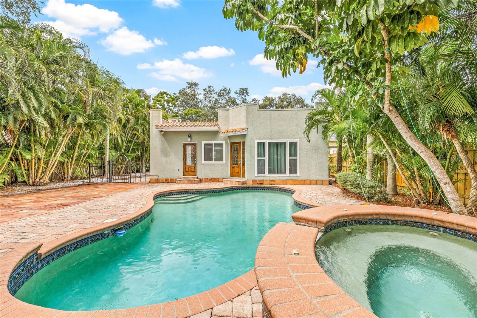 2434 W PROSPECT RD, TAMPA, FL, 33629