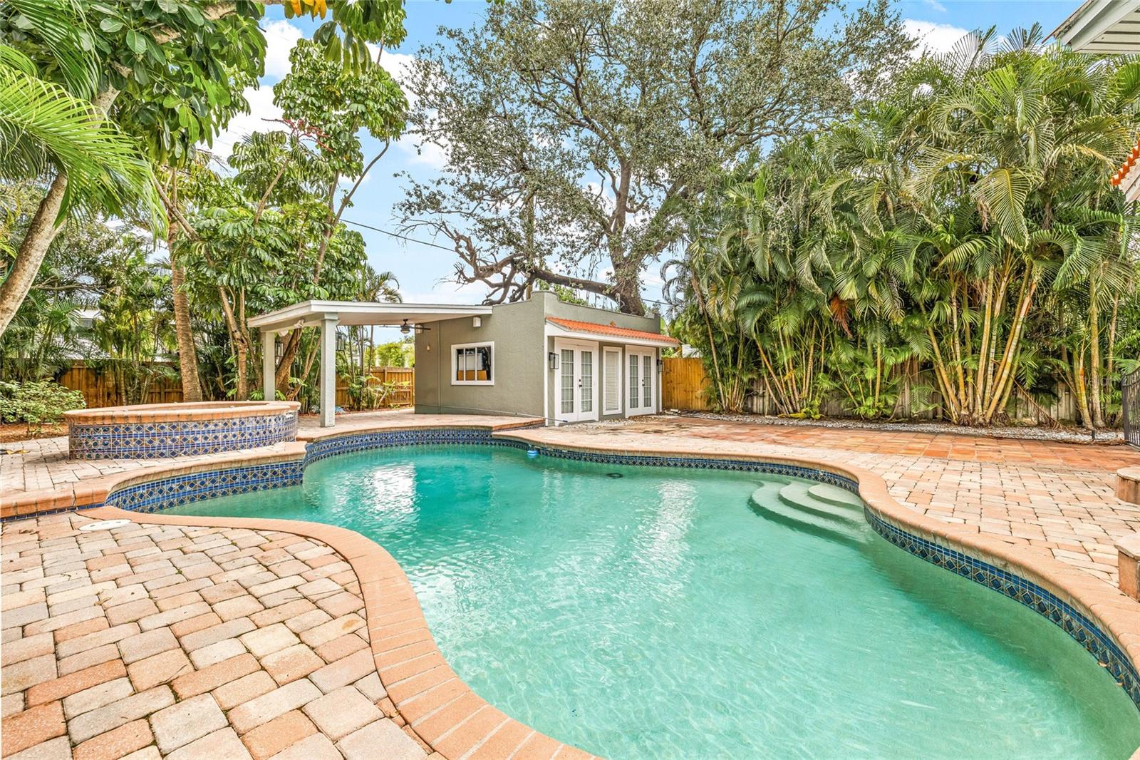 2434 W PROSPECT RD, TAMPA, FL, 33629