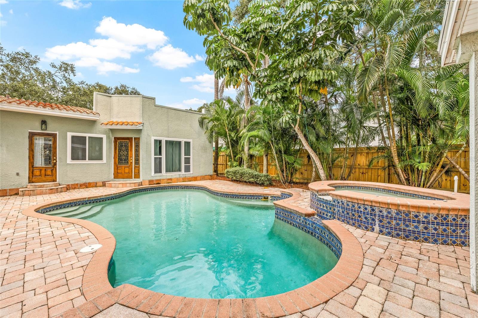 2434 W PROSPECT RD, TAMPA, FL, 33629