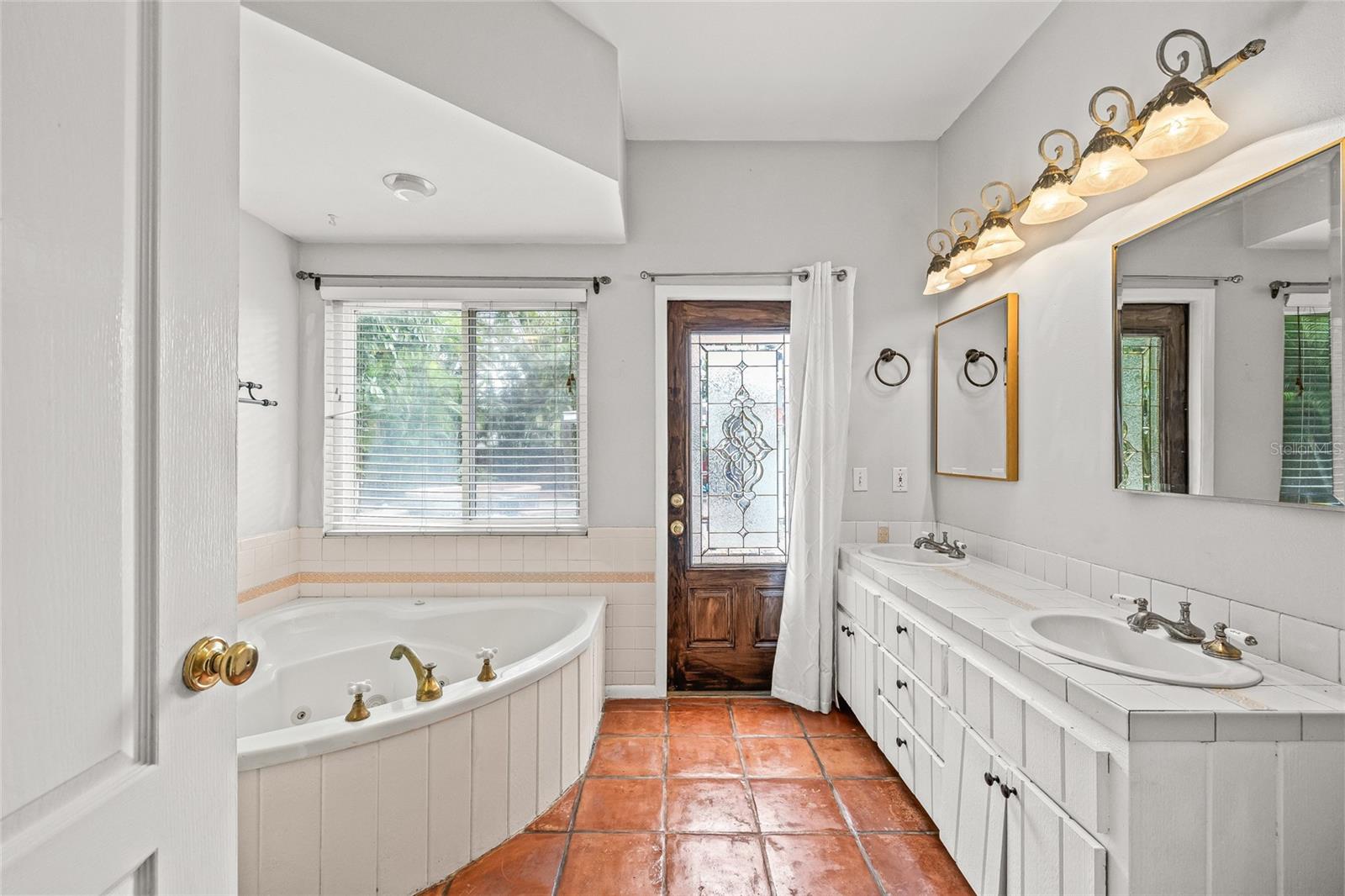 2434 W PROSPECT RD, TAMPA, FL, 33629