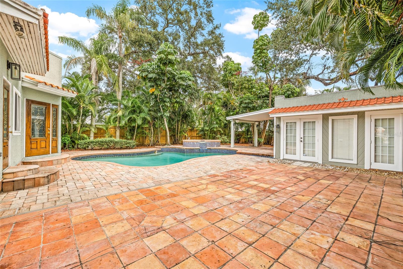 2434 W PROSPECT RD, TAMPA, FL, 33629