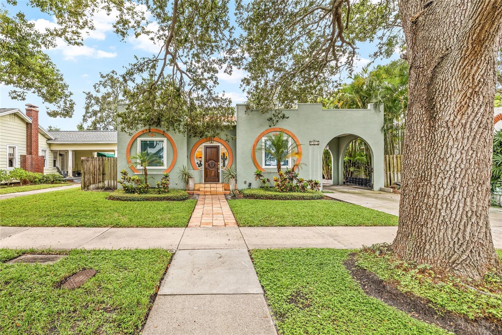 2434 W PROSPECT RD, TAMPA, FL, 33629