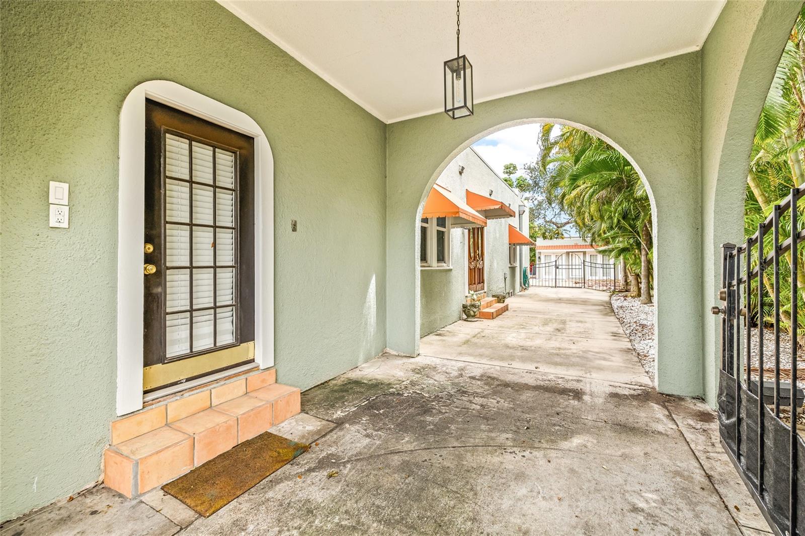 2434 W PROSPECT RD, TAMPA, FL, 33629