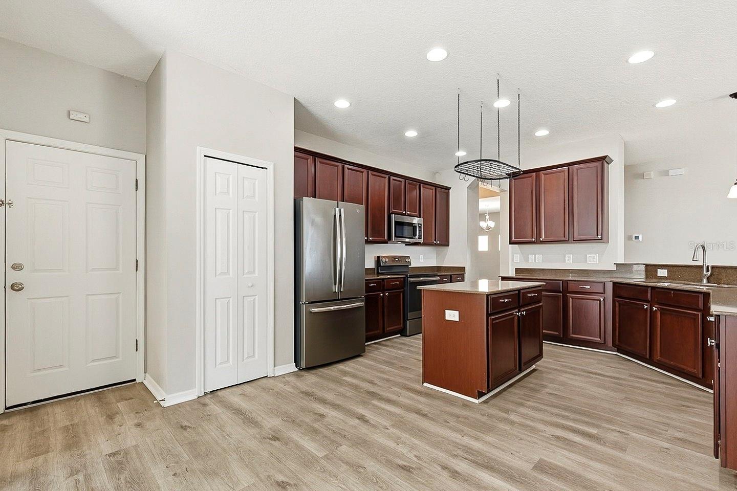 1762 MIRA LAGO CIR, RUSKIN, FL, 33570