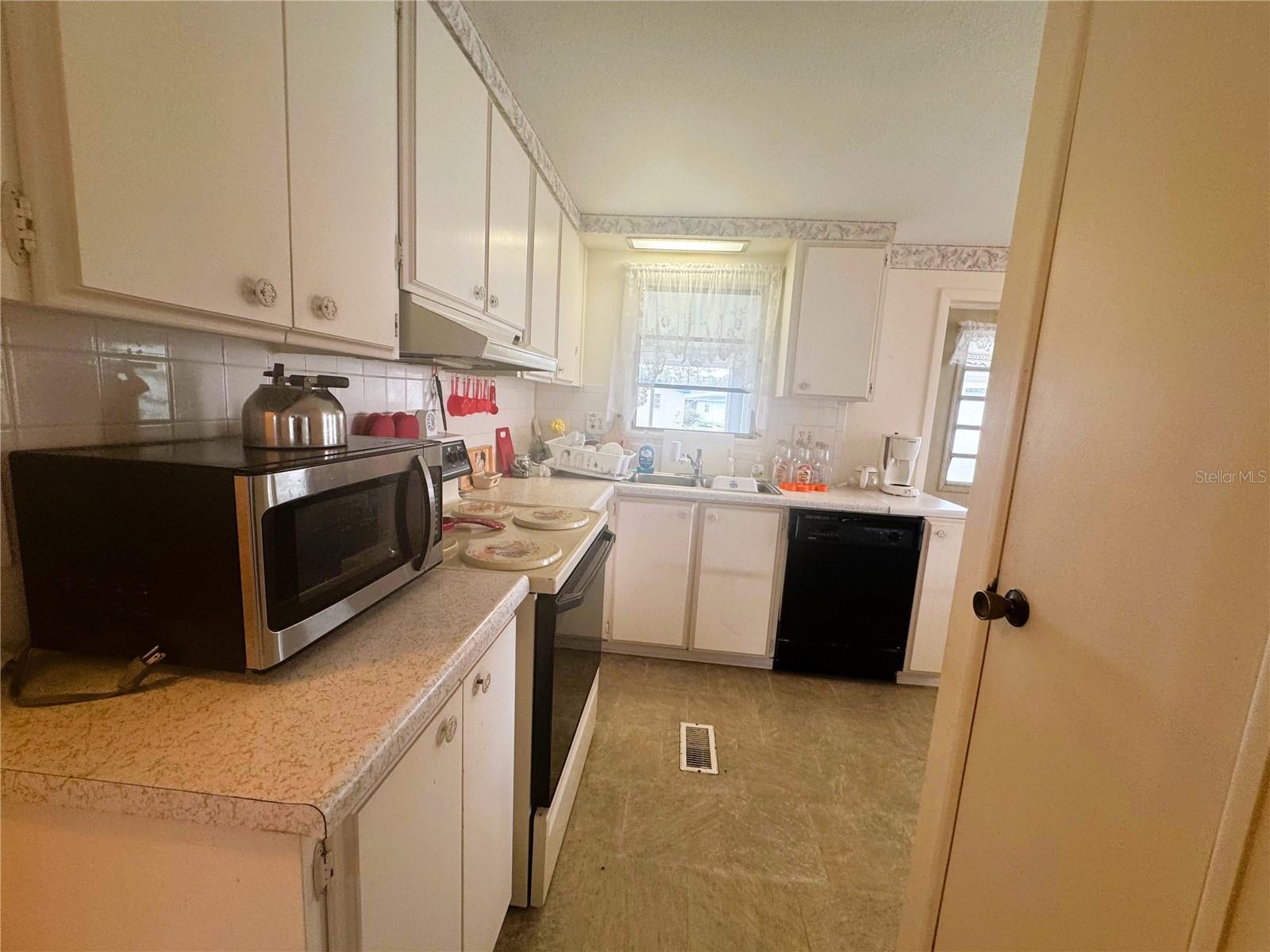 R4909854 Property Photo