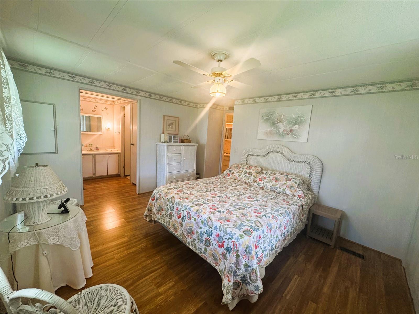 R4909854 Property Photo