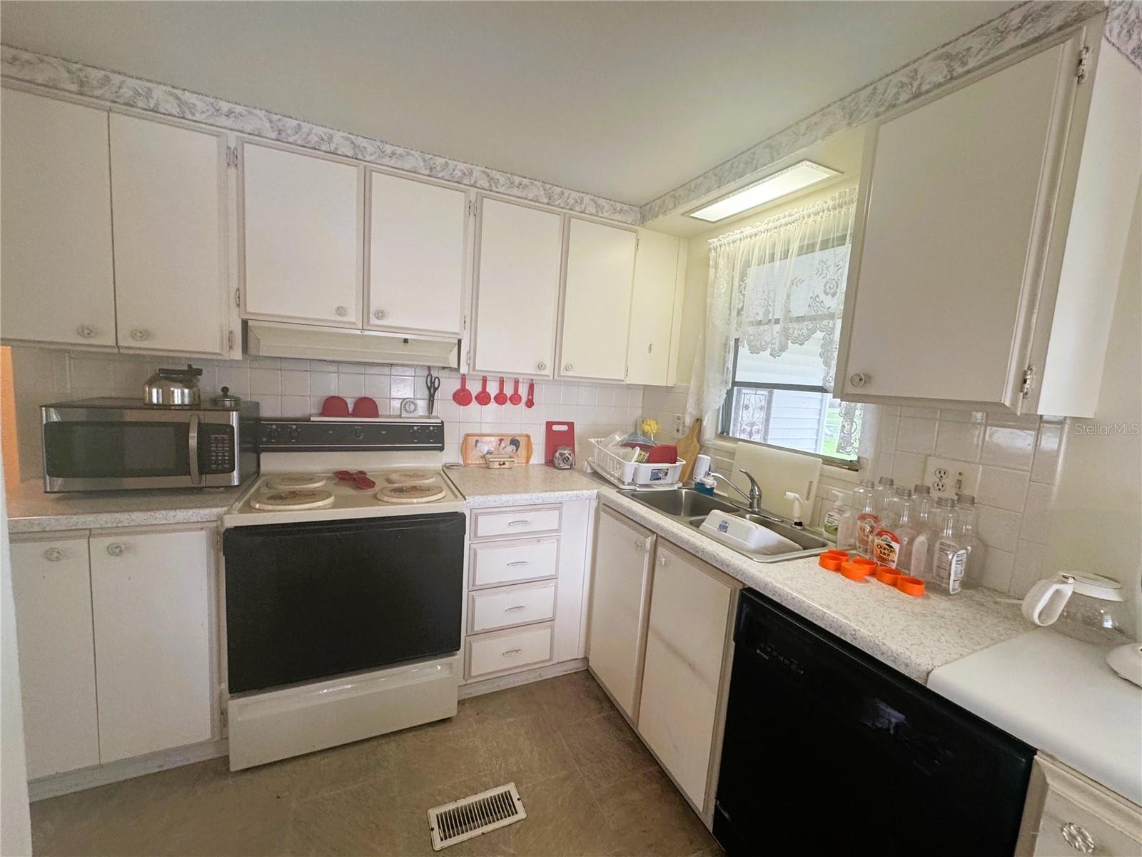 R4909854 Property Photo