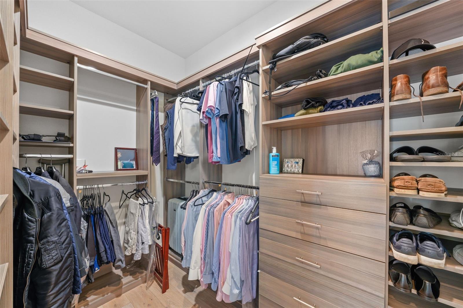 TB8423327 Property Photo