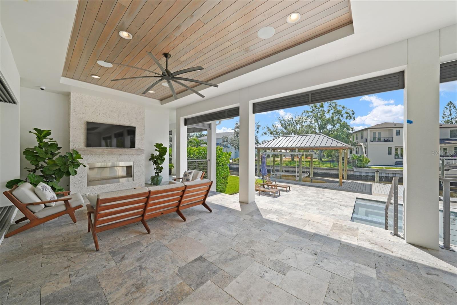 TB8423327 Property Photo