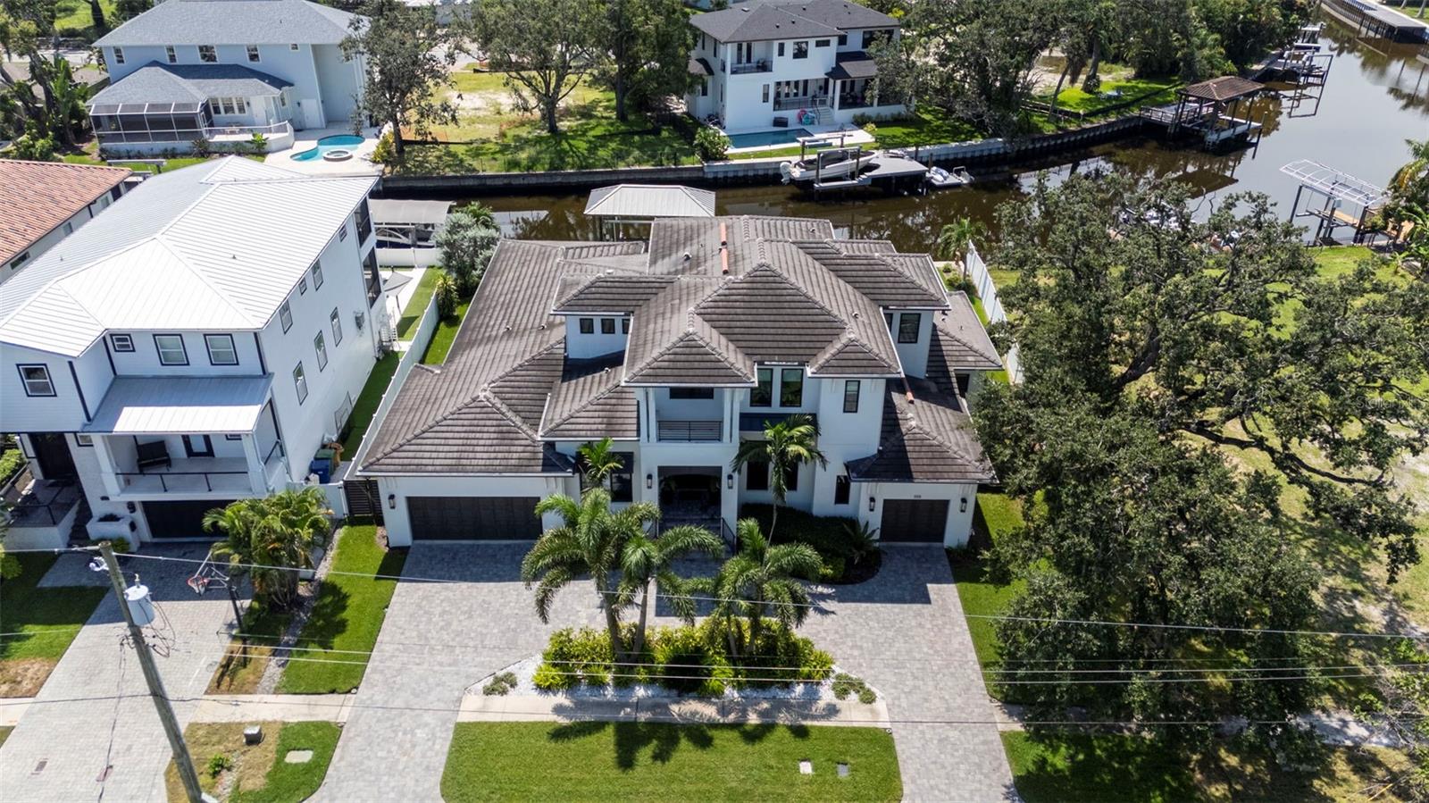 TB8423327 Property Photo