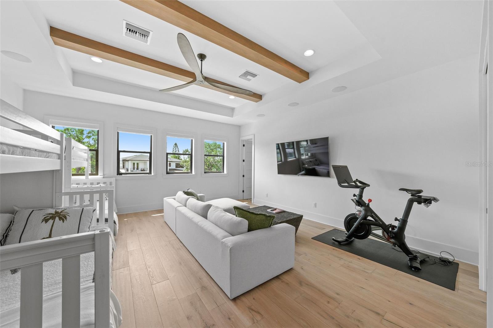 TB8423327 Property Photo