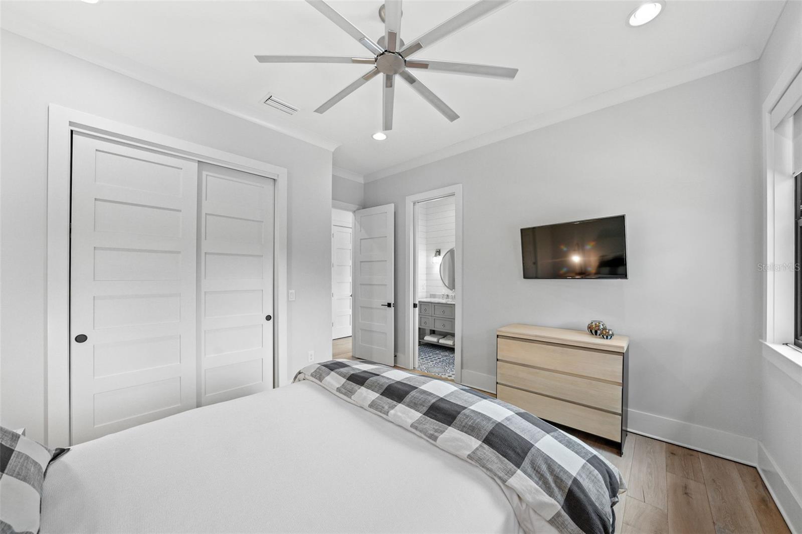 TB8423327 Property Photo