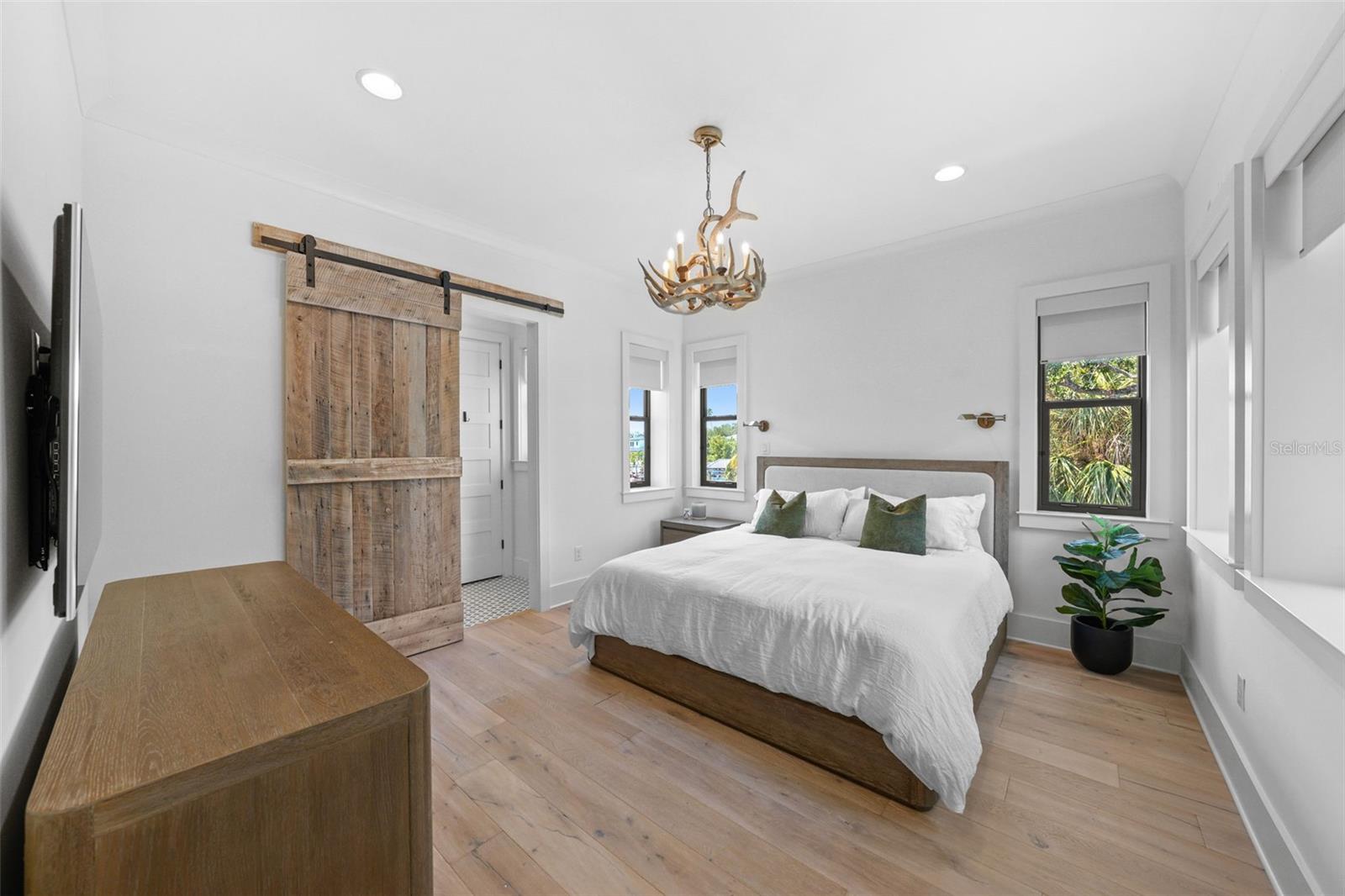 TB8423327 Property Photo