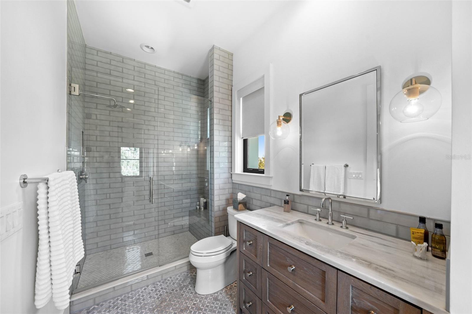 TB8423327 Property Photo