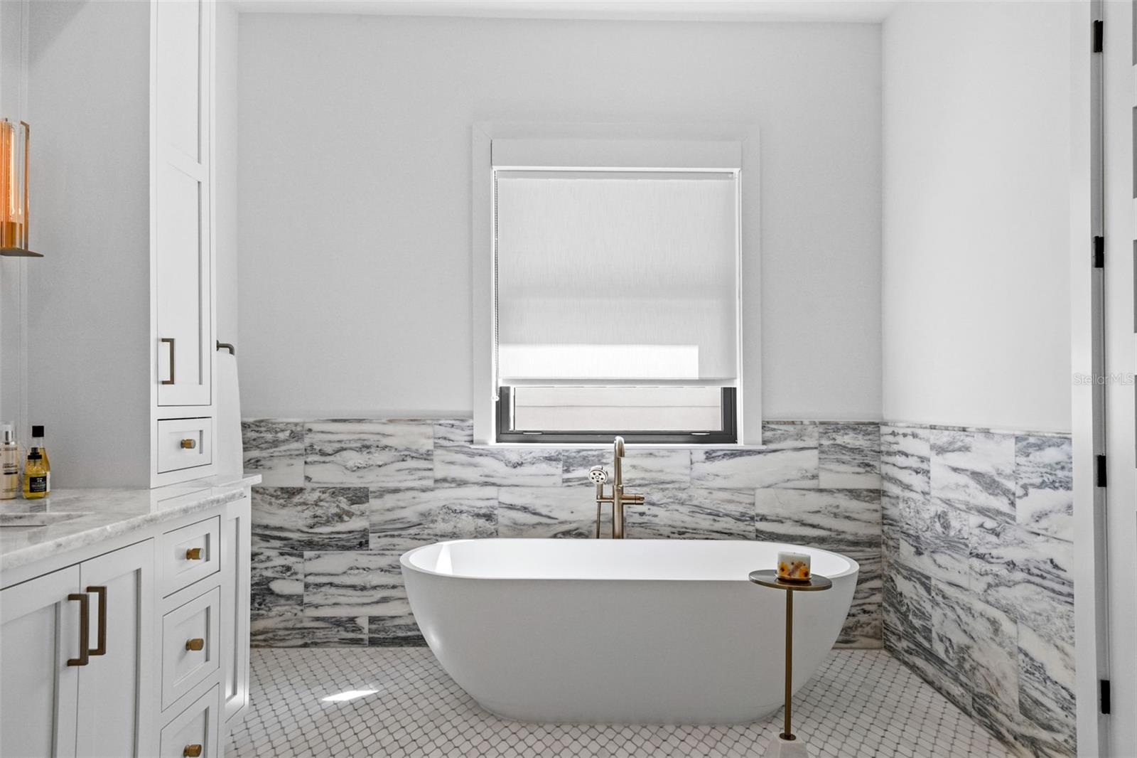 TB8423327 Property Photo