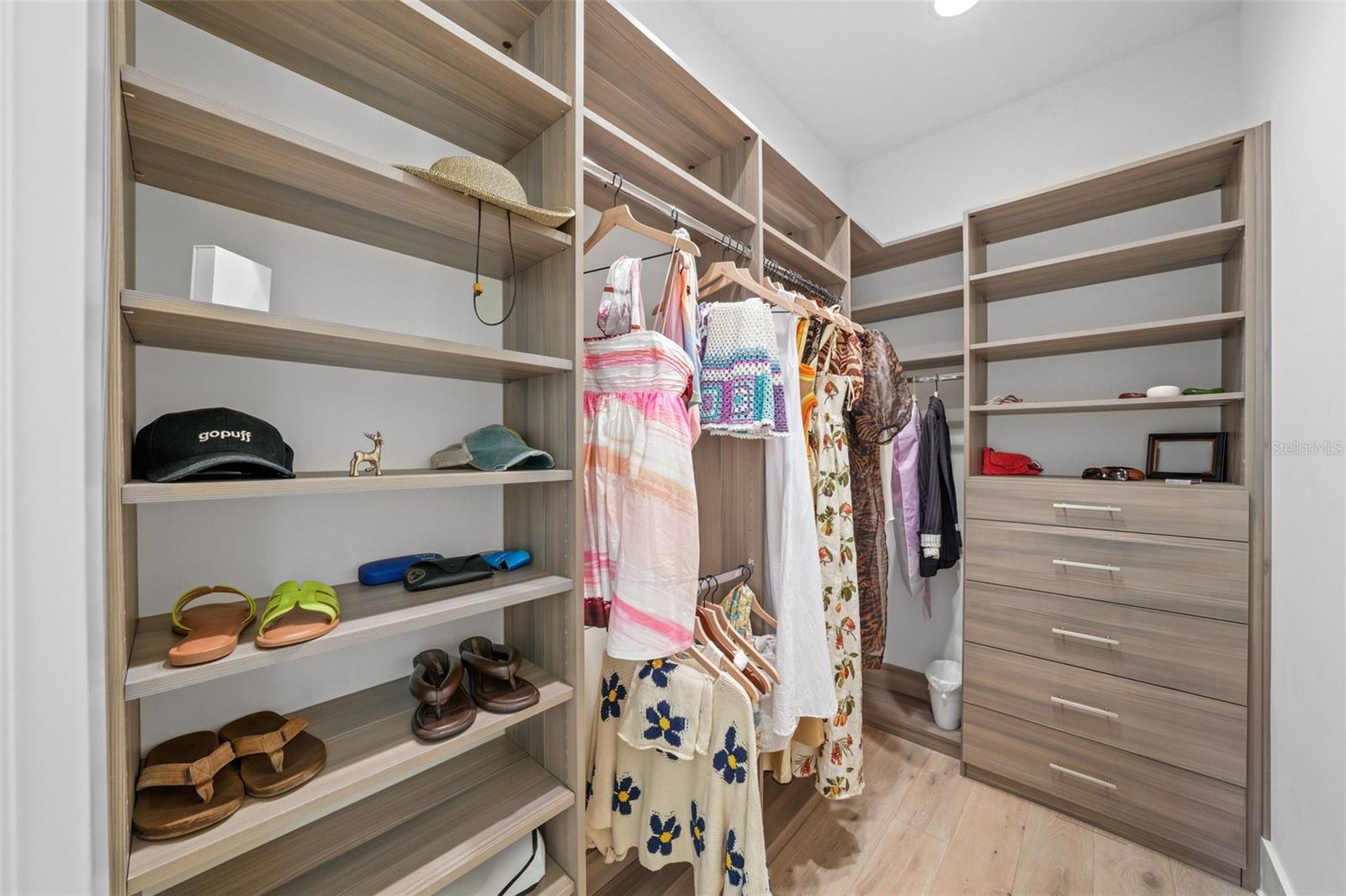 TB8423327 Property Photo