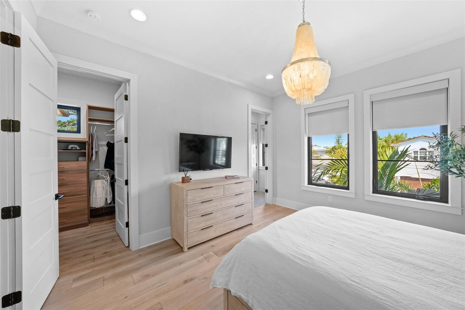 TB8423327 Property Photo