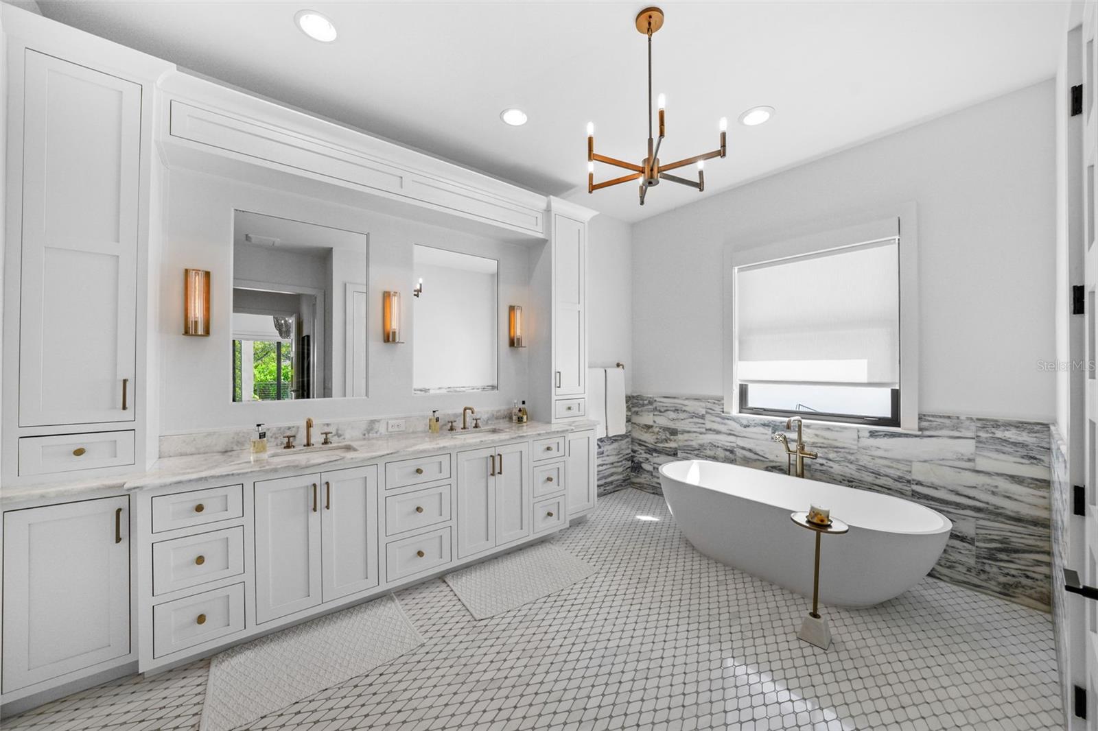 TB8423327 Property Photo