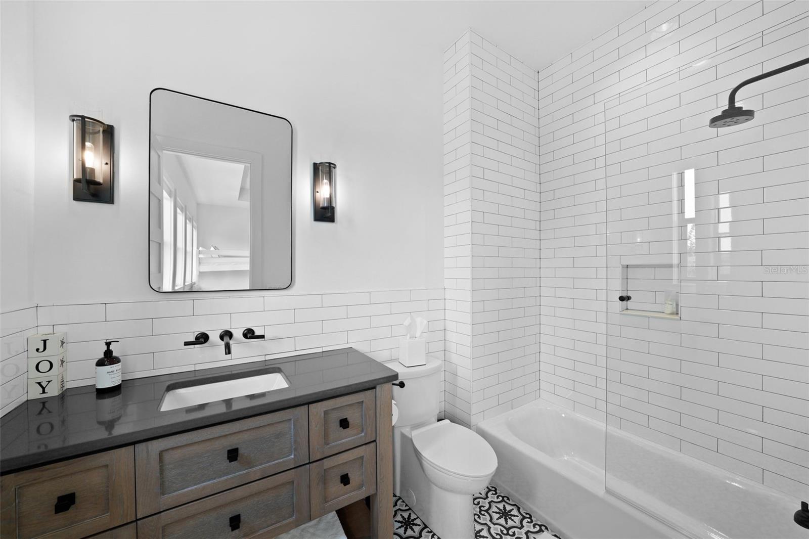 TB8423327 Property Photo