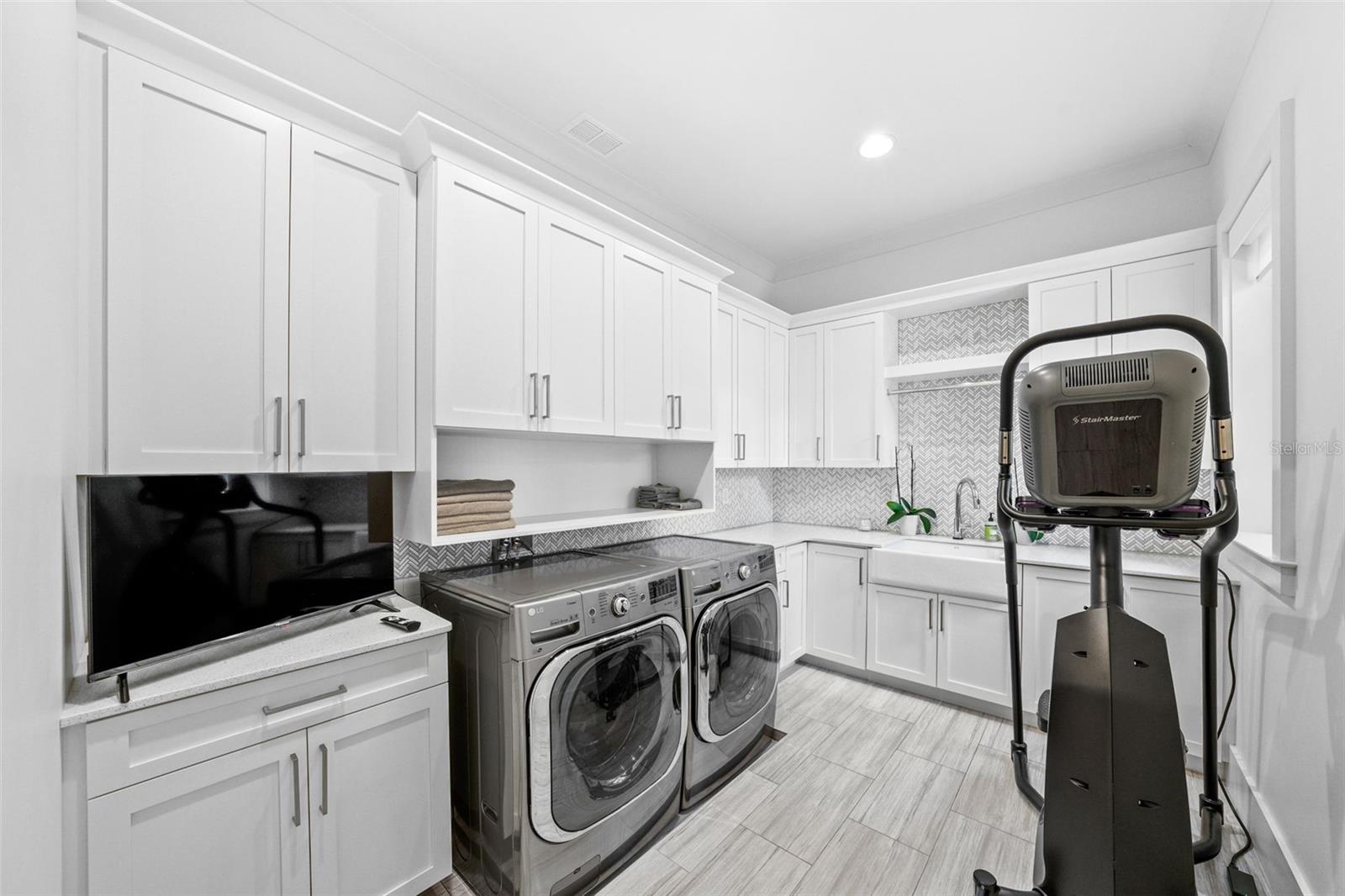 TB8423327 Property Photo