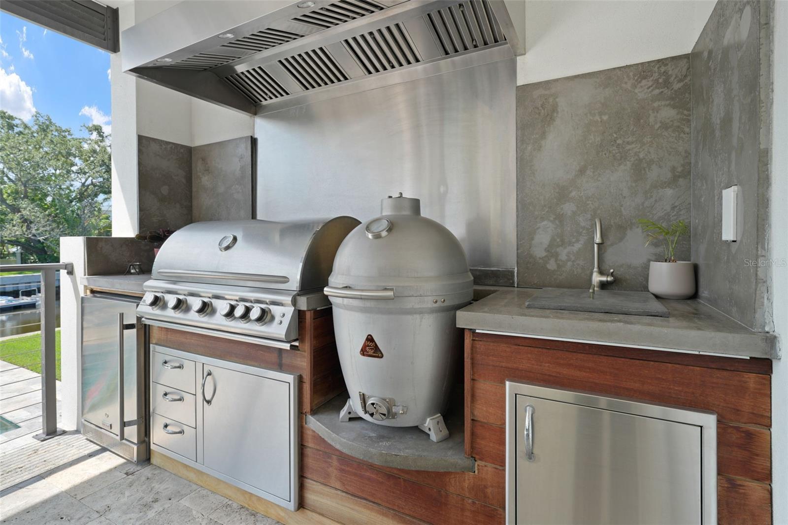 TB8423327 Property Photo