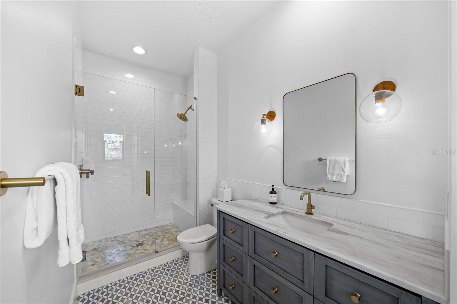 TB8423327 Property Photo