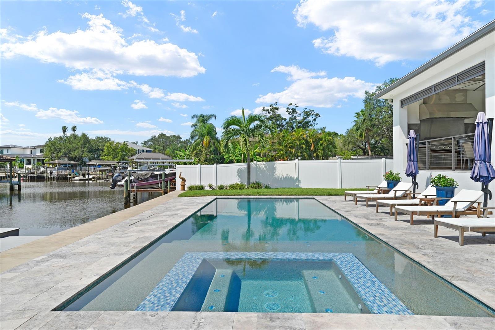 TB8423327 Property Photo