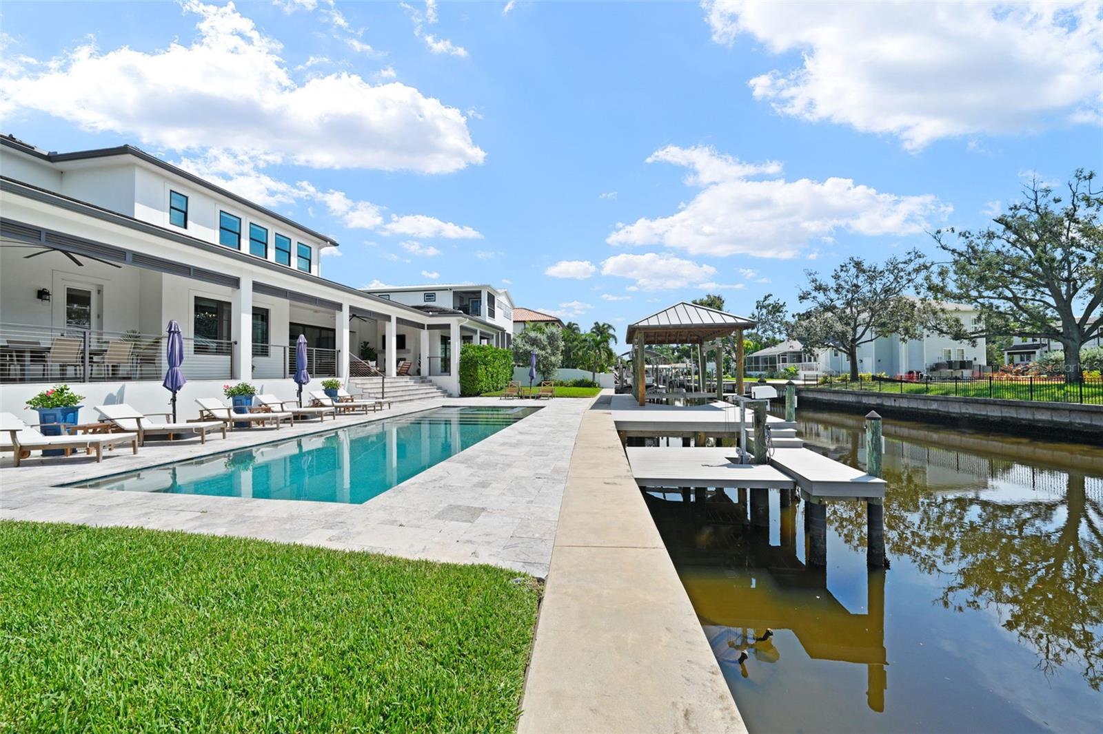 TB8423327 Property Photo