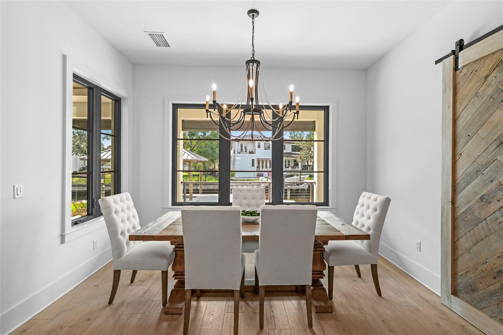 TB8423327 Property Photo