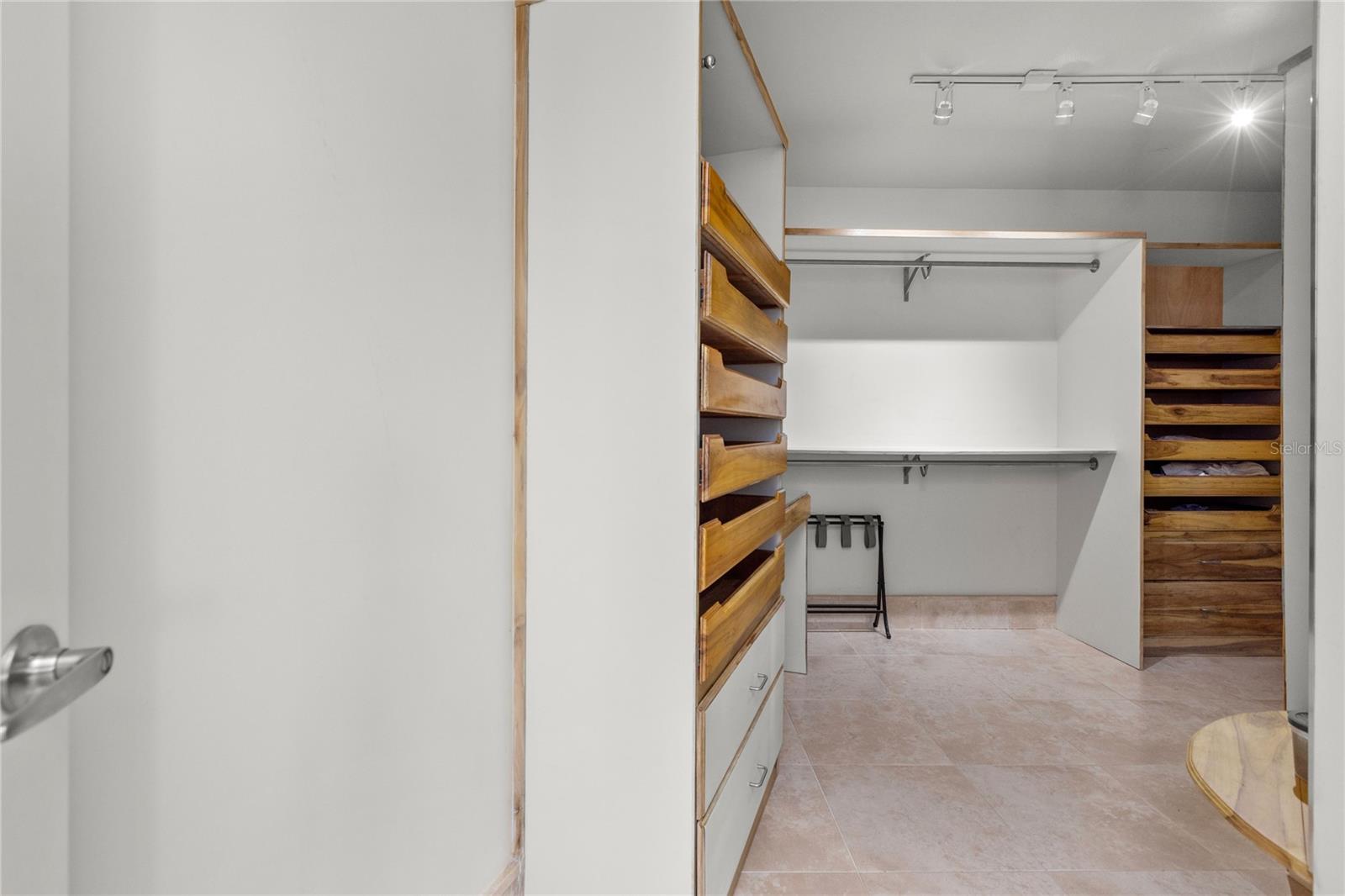 PR9115825 Property Photo