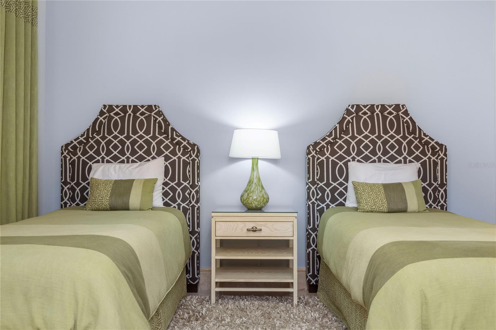 PR9115825 Property Photo