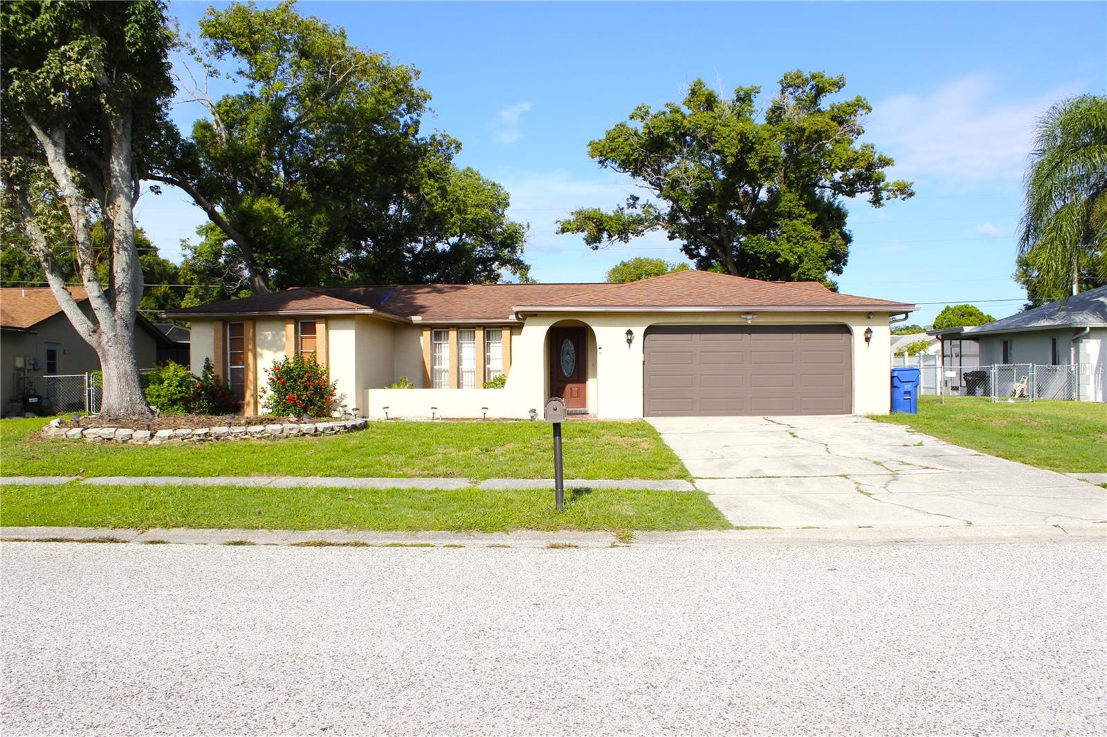 4125 RIVERWOOD DR