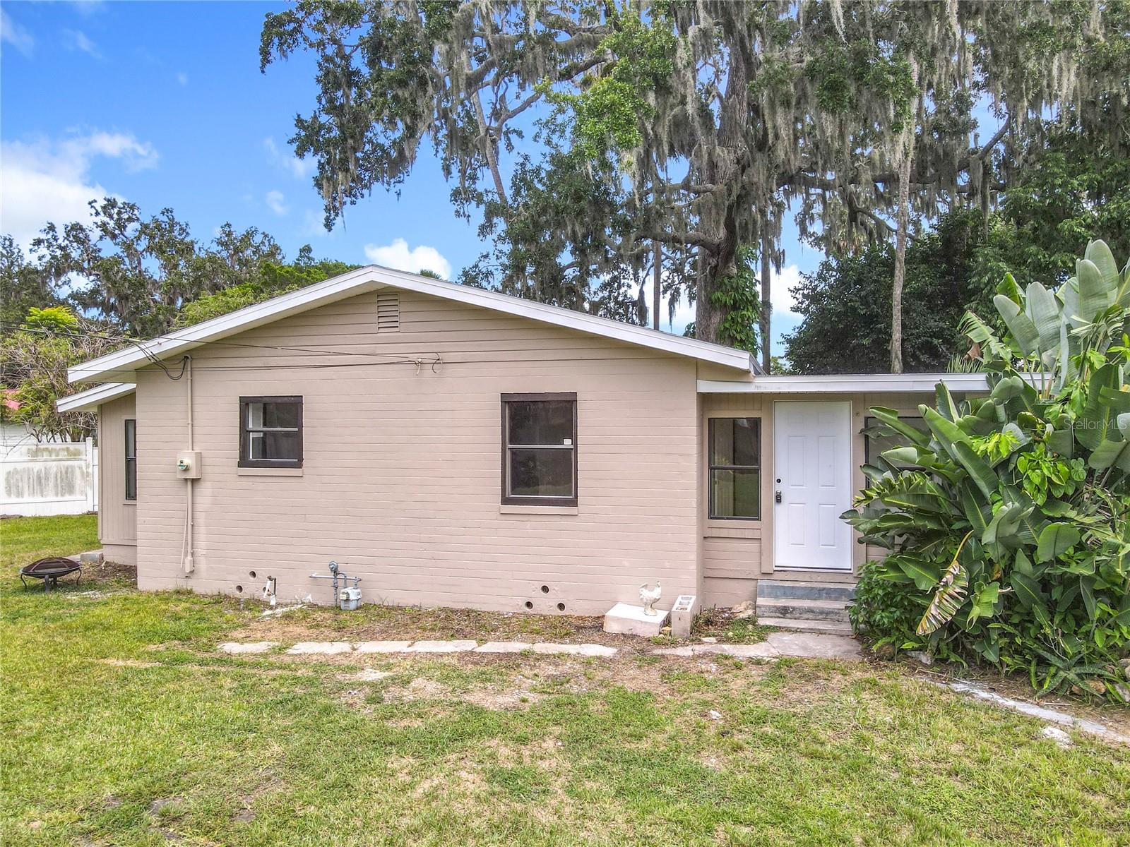 633 1/2 ELM AVE, DAYTONA BEACH, FL, 32117
