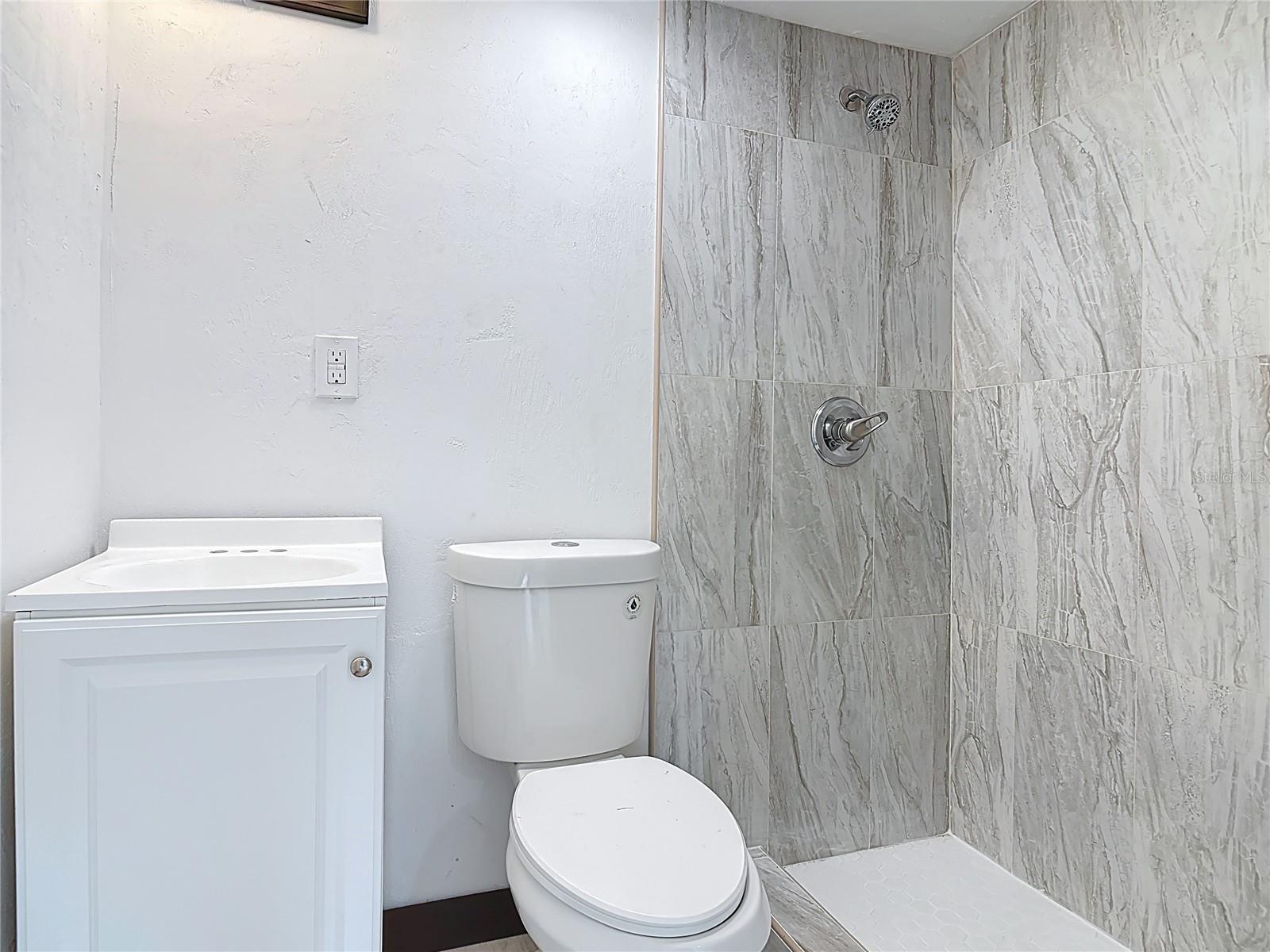 633 1/2 ELM AVE, DAYTONA BEACH, FL, 32117