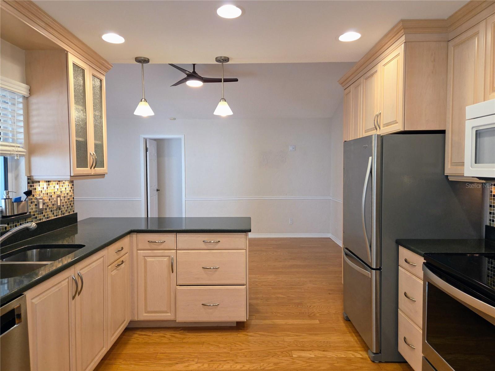 9071 RIDGE RD, SEMINOLE, FL, 33772