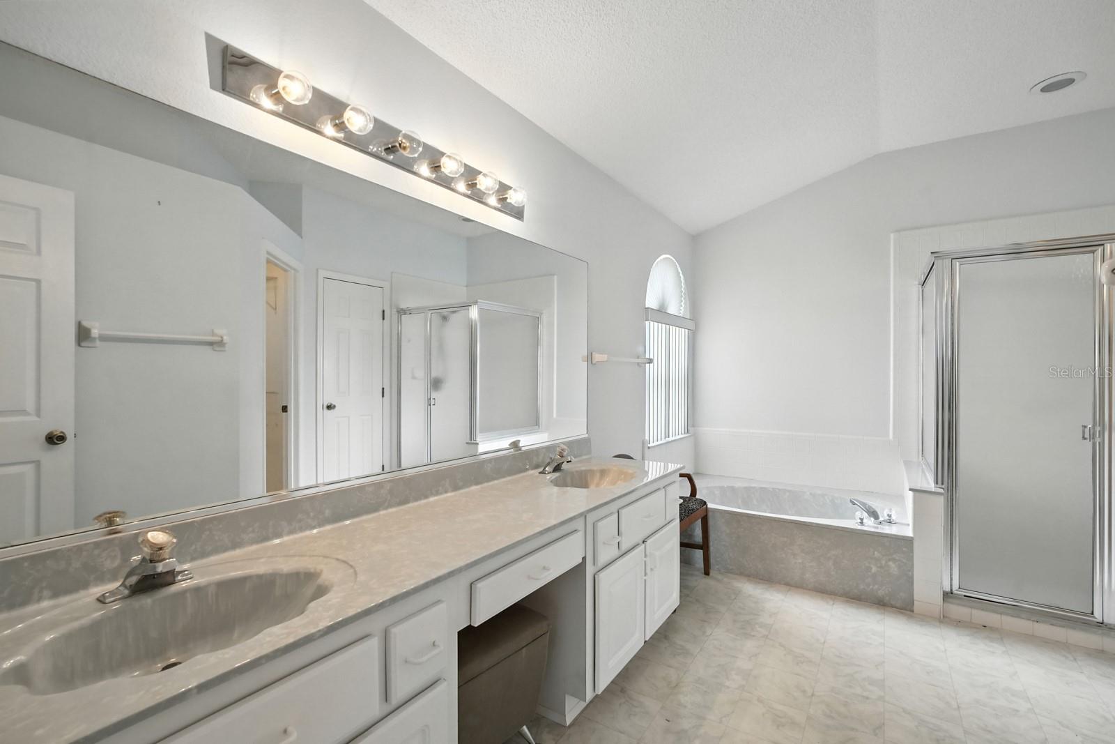 220 HOLLOWBROOK CIR, DAYTONA BEACH, FL, 32114