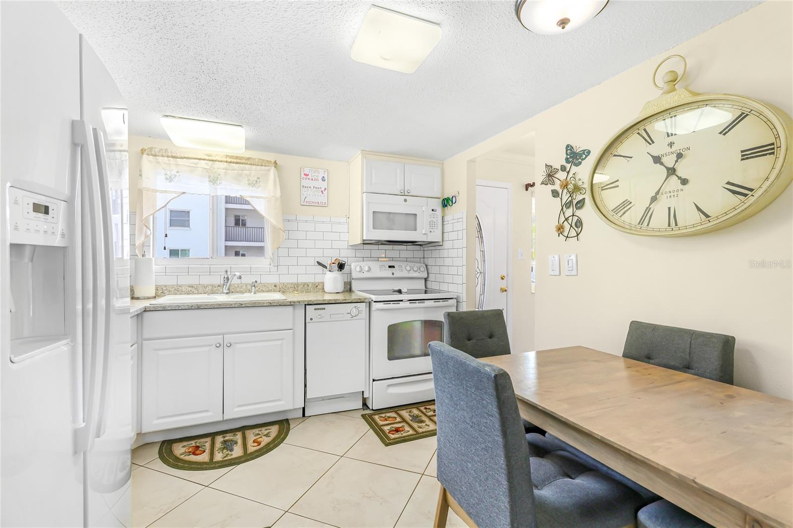 5882 CANAL DR #J-7, BRADENTON, FL, 34207