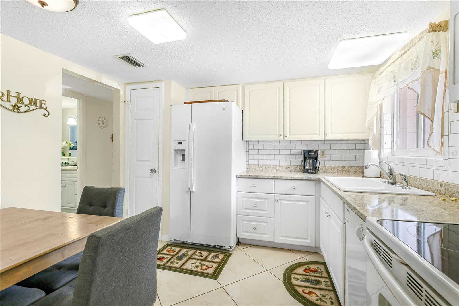 5882 CANAL DR #J-7, BRADENTON, FL, 34207