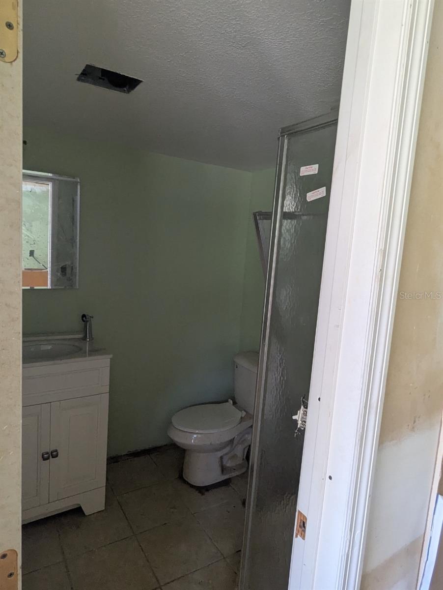 TB8423683 Property Photo