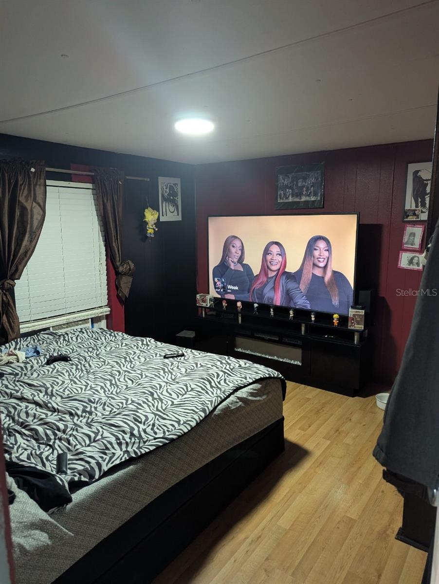 TB8423683 Property Photo