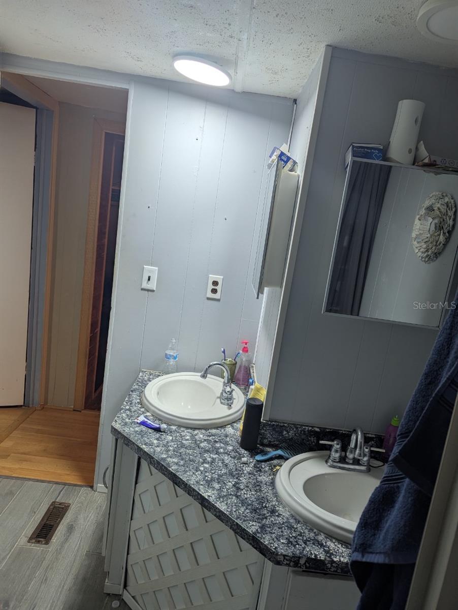 TB8423683 Property Photo