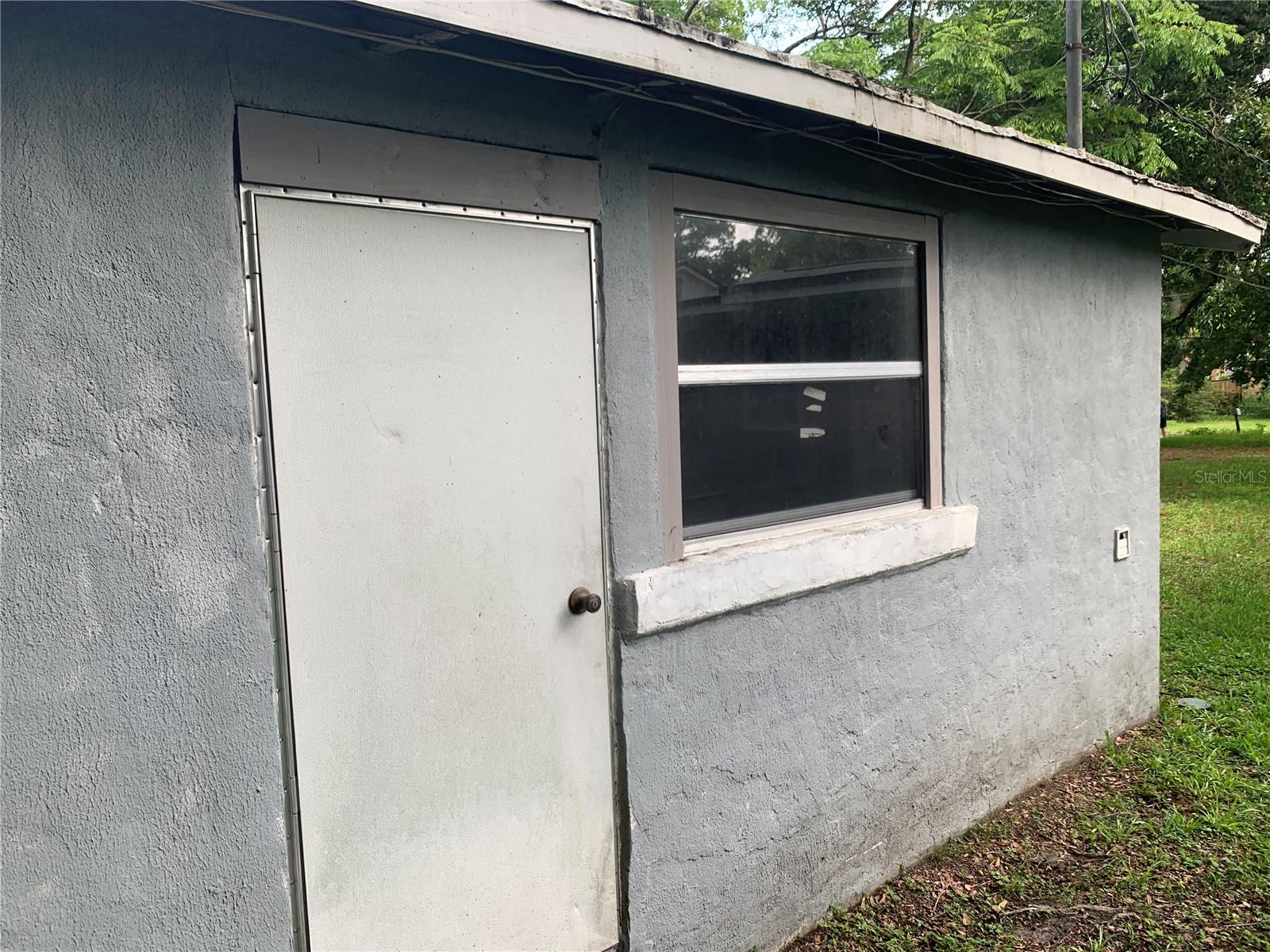 TB8423695 Property Photo