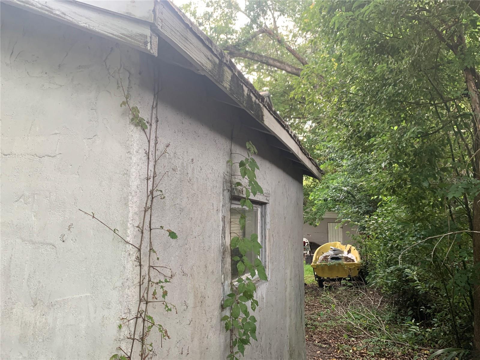 TB8423695 Property Photo