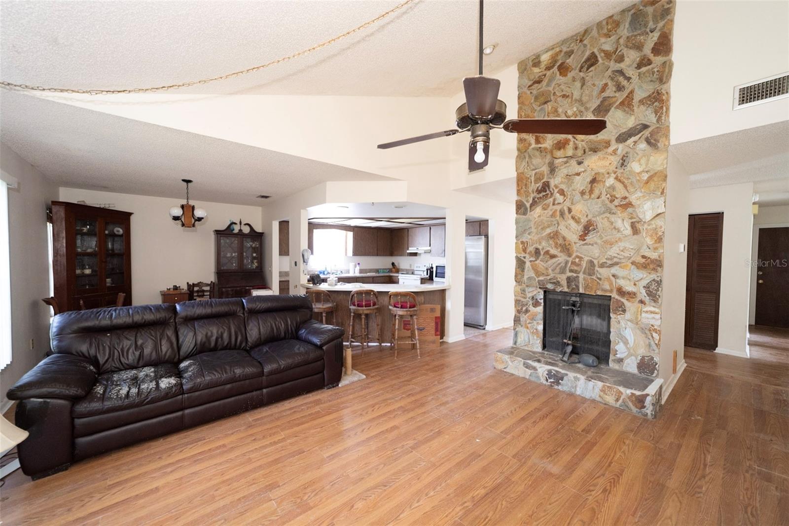 18412 SWAN LAKE DR, LUTZ, FL, 33549