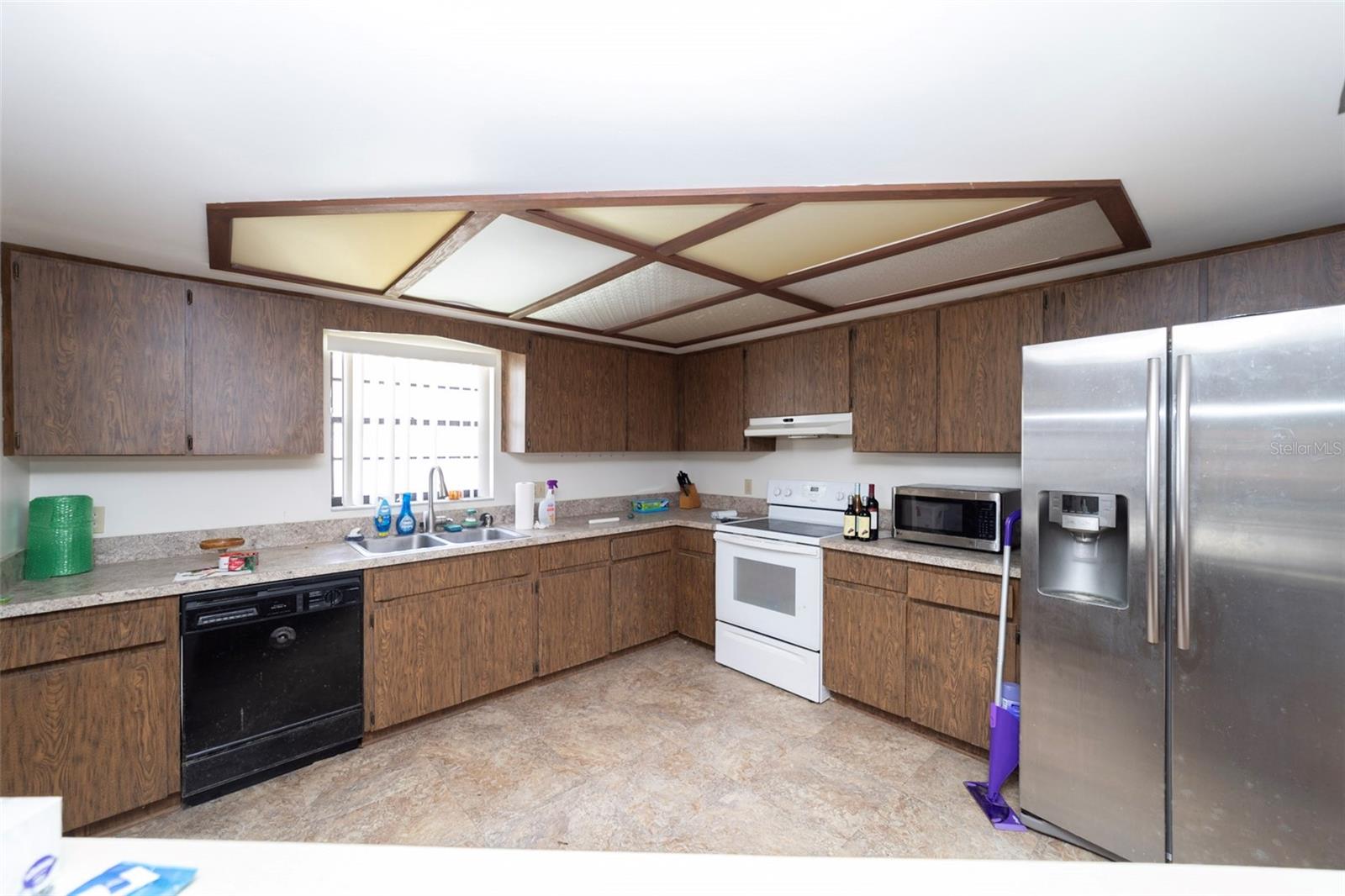 18412 SWAN LAKE DR, LUTZ, FL, 33549