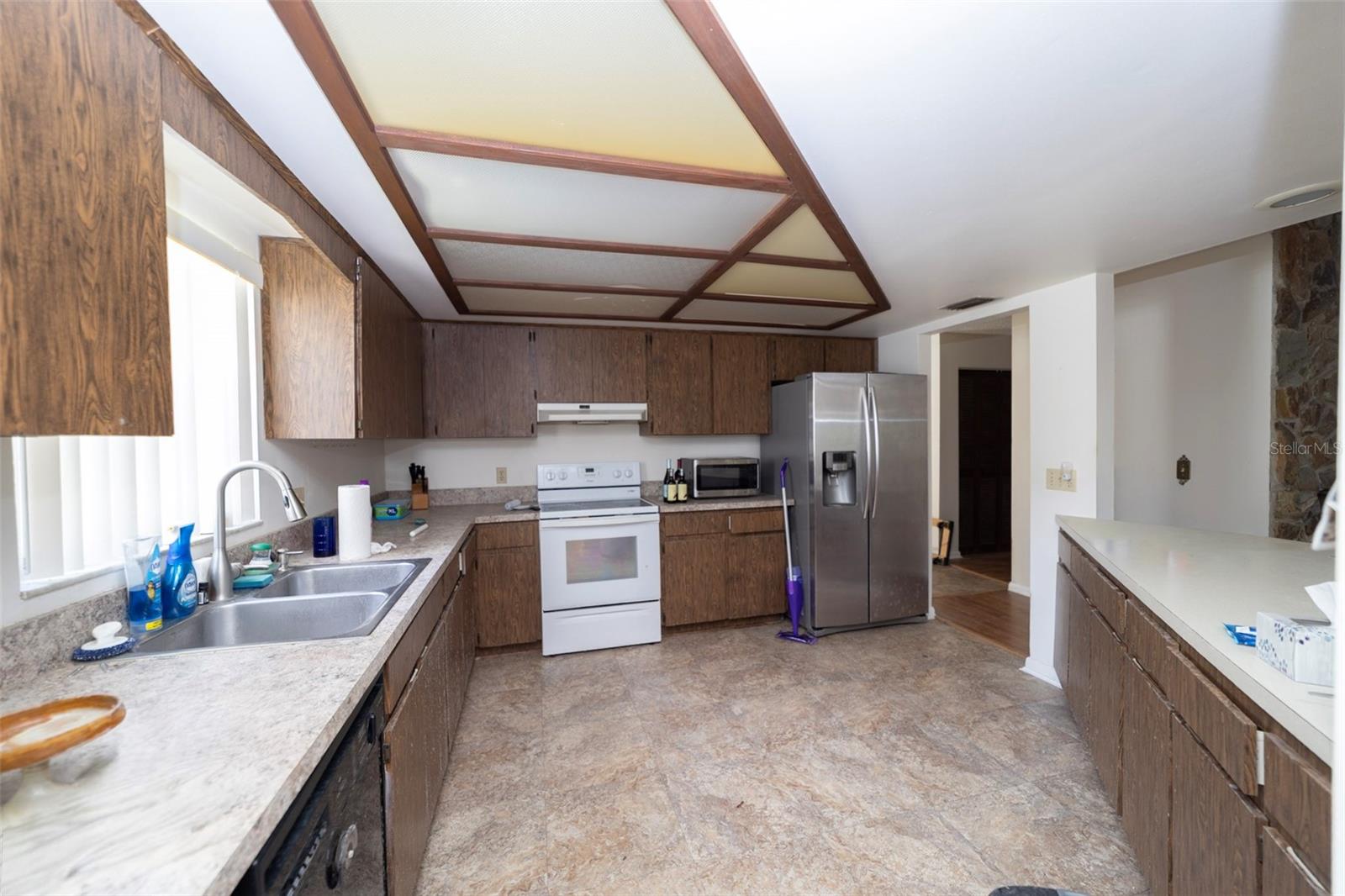 18412 SWAN LAKE DR, LUTZ, FL, 33549