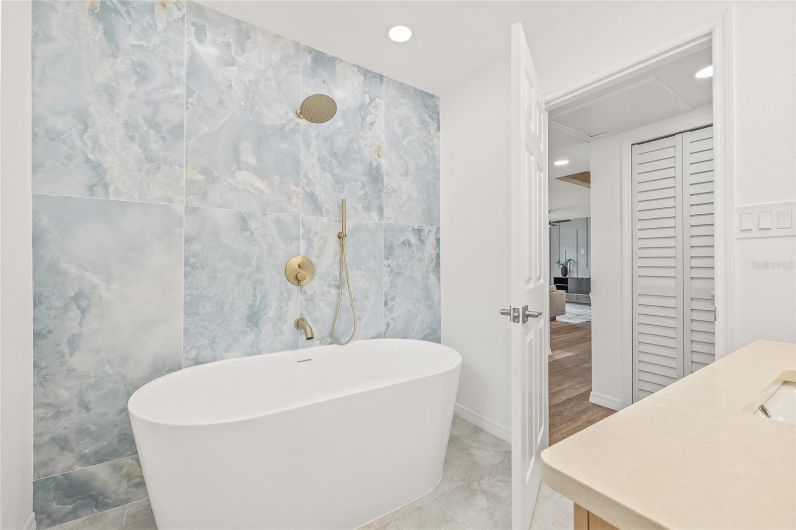 8719 N TEMPLE AVE, TAMPA, FL, 33617